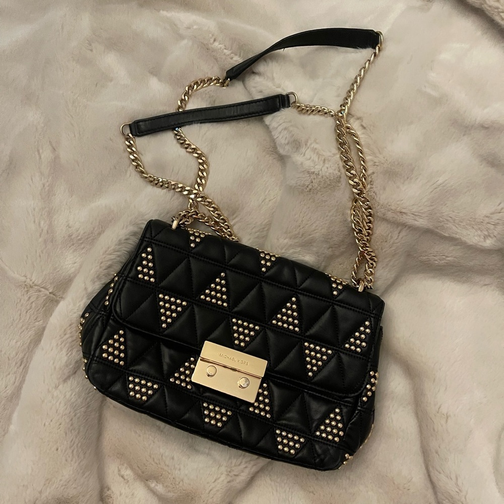 Michael Kors Sloan Crossbody Purse
Material
Lamb Leather